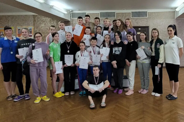 Победители и призеры на Первенство Наро-Фоминского округа в эстафетном плавании.