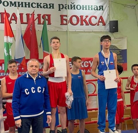 14 и 15 декабря 2024 года в МАУС «Спорткомбинат «Строитель » им. В. Мышкина прошли Открытые соревнования Наро-Фоминского городского округа по боксу среди мужчин, юниоров 17-18 лет, юношей 15-16 лет, юношей и девушек 13-14 лет, памяти Заслуженного тренера России, вице-президента Общероссийской общественной организации «Федерация бокса России » А.В. Мельникова.