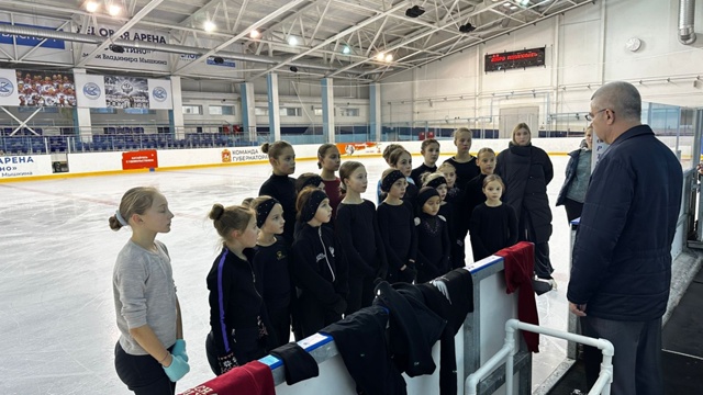 В рамках проведения антинаркотического месячника заместитель директора заместитель директора МАУС «Спорткомбинат «Строитель» им. В. Мышкина провел профилактическую беседу с воспитанницами отделения фигурного катания на коньках об опасности и угрозе здоровью и жизни при употреблении наркотических веществ.