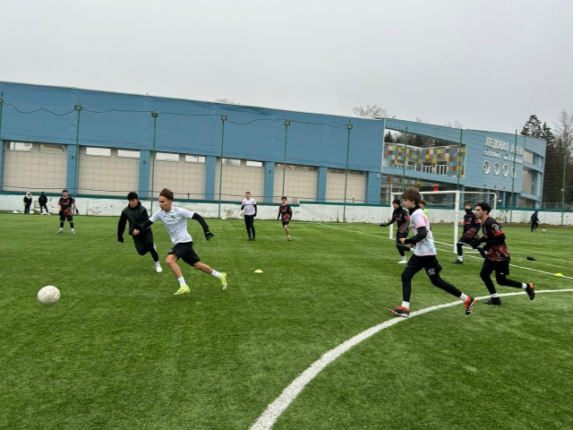 29.11.2025 года в МАУС « Спорткомбинат «Строитель» им. В. Мышкина прошло Соревнование Наро-Фоминского городского округа по дворовому футболу 7х7 среди детско- юношеских команд.