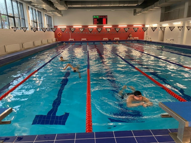 21 декабря 2025 года в МАУС «Спорткомбинат «Строитель» им. В. Мышкина прошло Мероприятие, посвященное Дню покорения вершин(плавание) веселые старты, «Бабушка, дедушка, я — дружная семья» «Активное долголетие» 2025